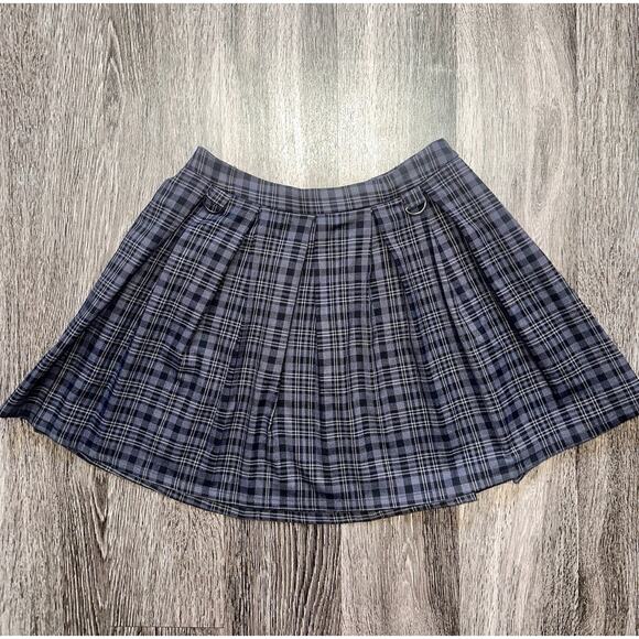 Hot Topic Dresses & Skirts - Hot Topic plaid black and gray grunge punk gothic dark mini skirt size medium